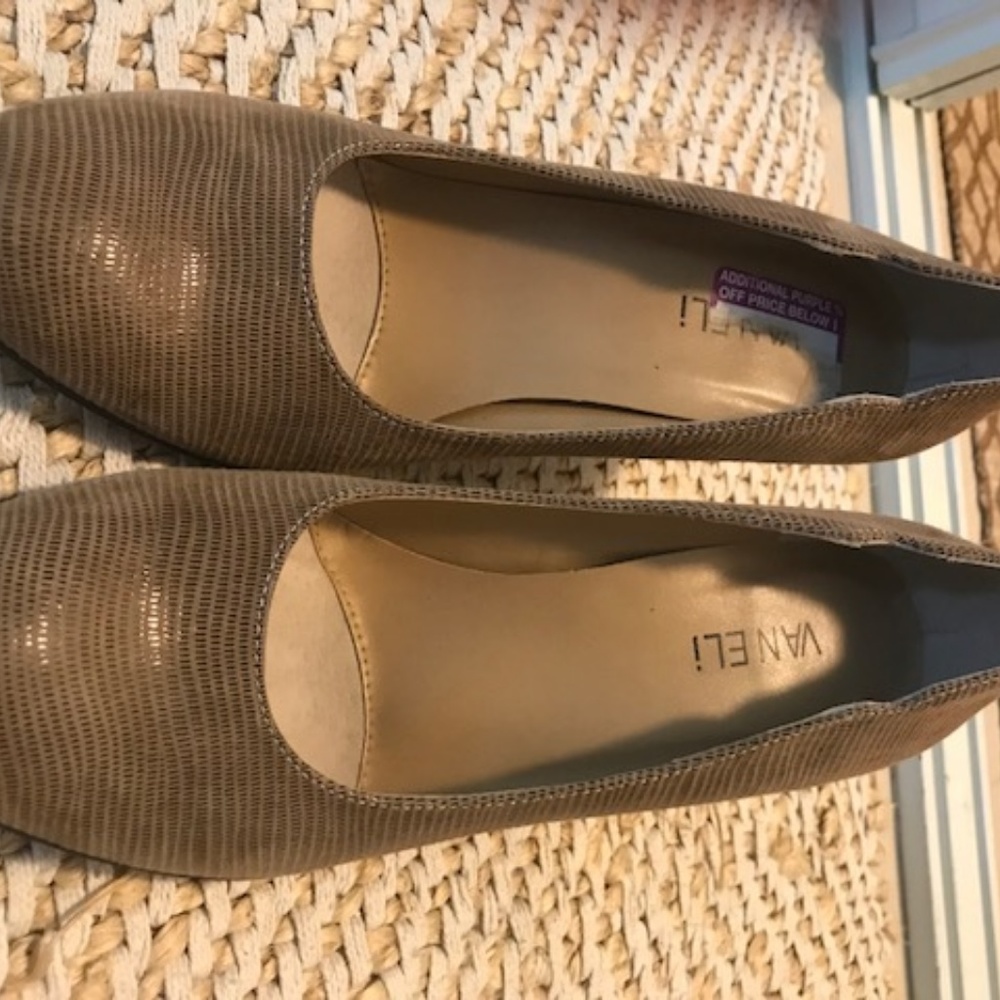 Vanelli tan leather lizard embossed heels